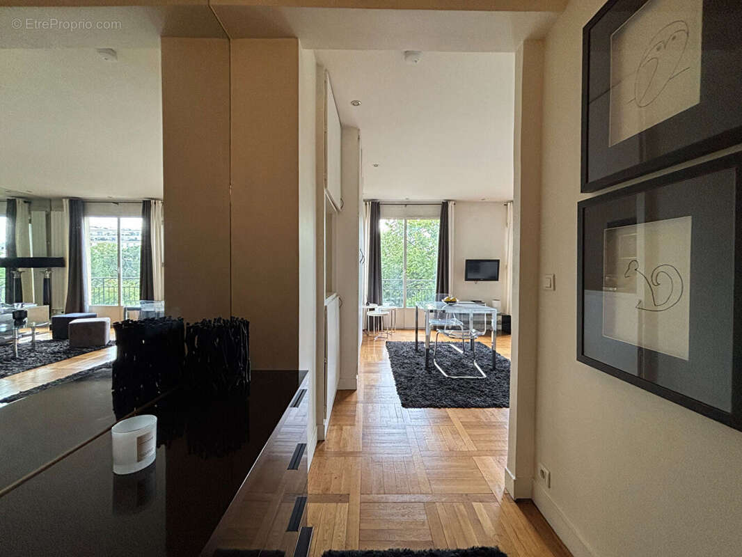 Appartement à PARIS-16E
