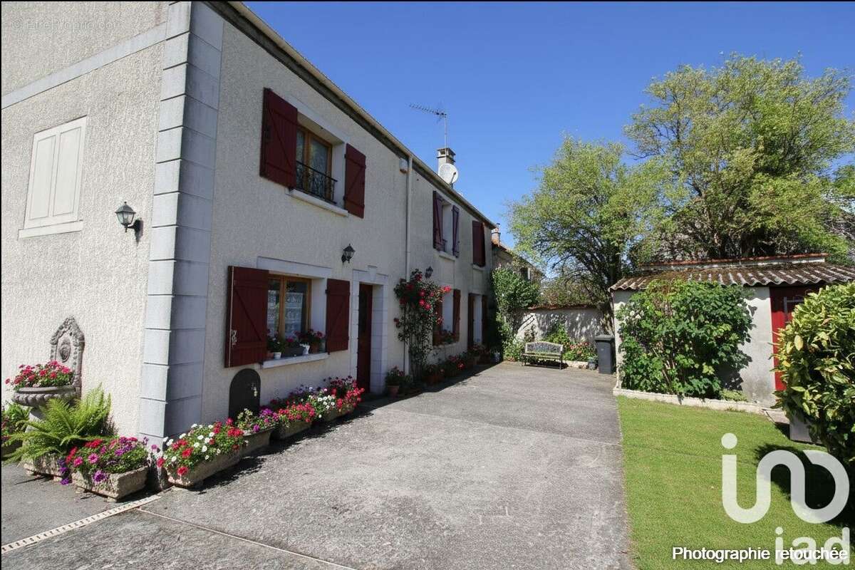Photo 2 - Maison à SAINT-MESMES