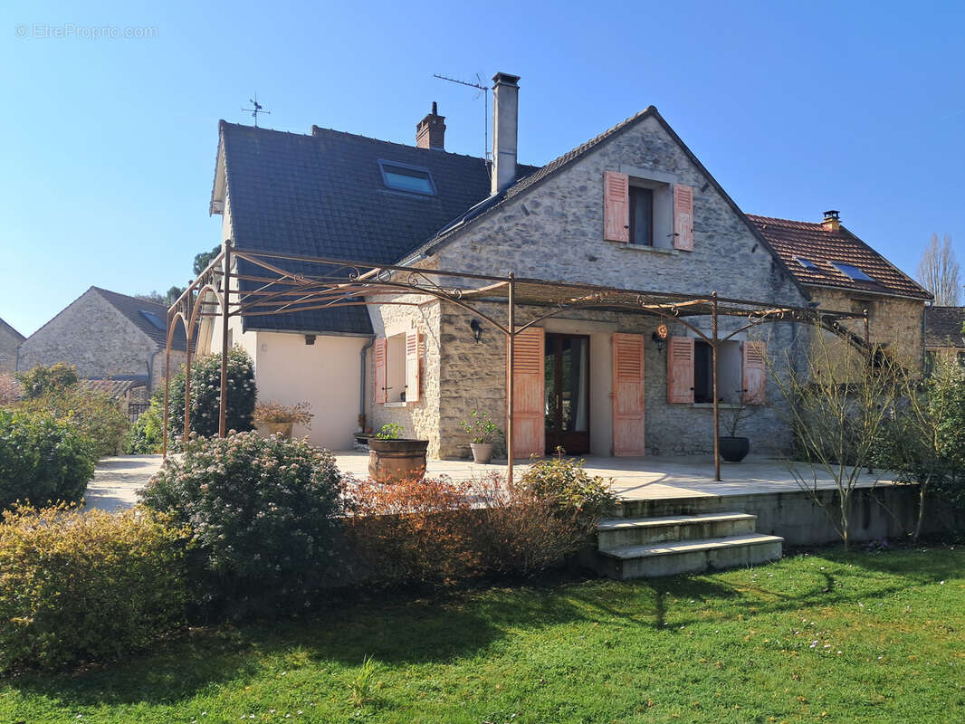 Maison à THOIRY