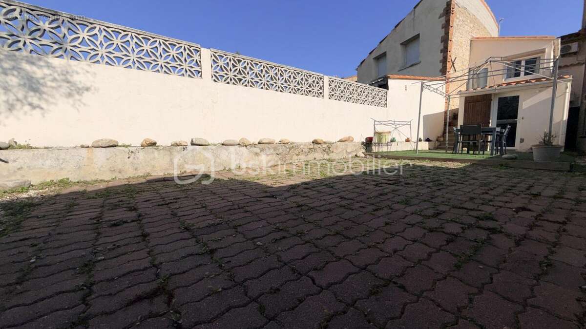 Maison à PEZILLA-LA-RIVIERE