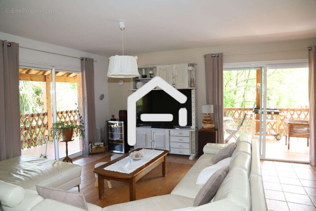 Maison 199 m² à Foix  - photo 2