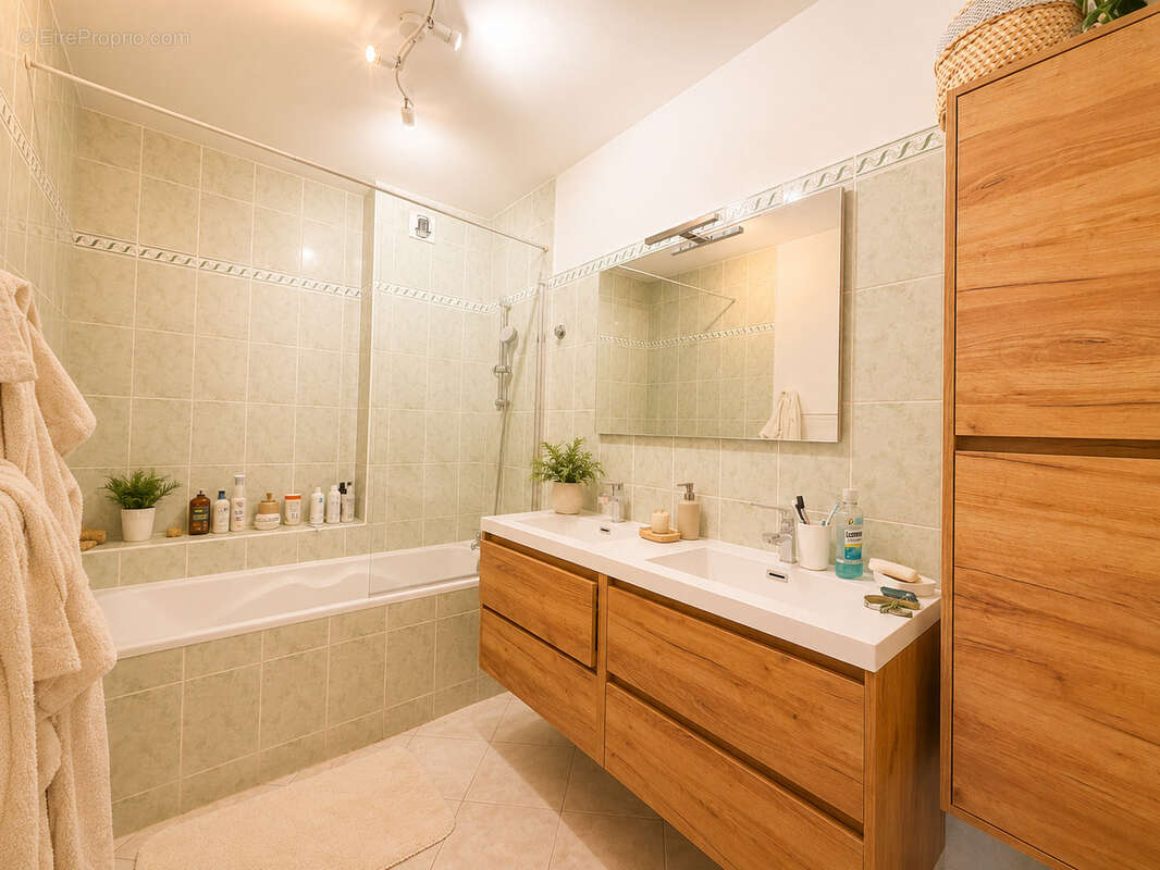 Appartement à CRANVES-SALES