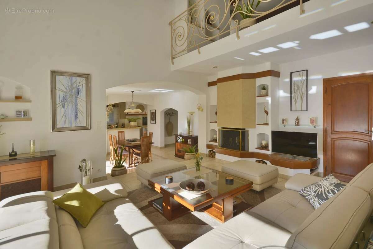 Maison à ROQUEFORT-LES-PINS