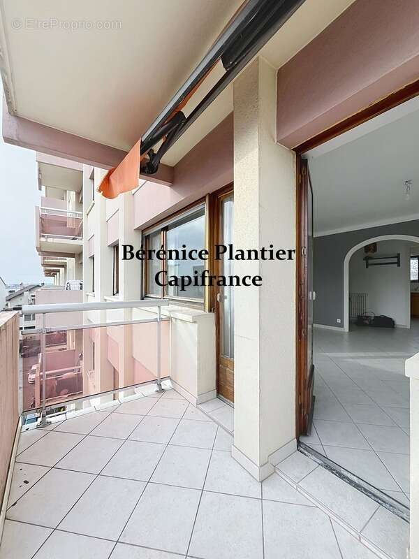 ANNEMASSE – Au calme -Grand T3 lumineux de 79,53 m² avec balcon, cave et garage en option - photo 2