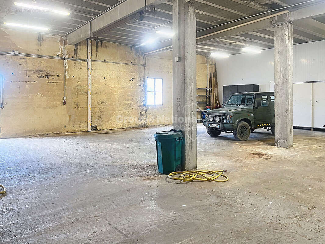 Exceptionnel à Châteauneuf-du-Pape : Hangar de 170 m² sur terrain de 250 m²  environs Potentiel Loft - photo 4
