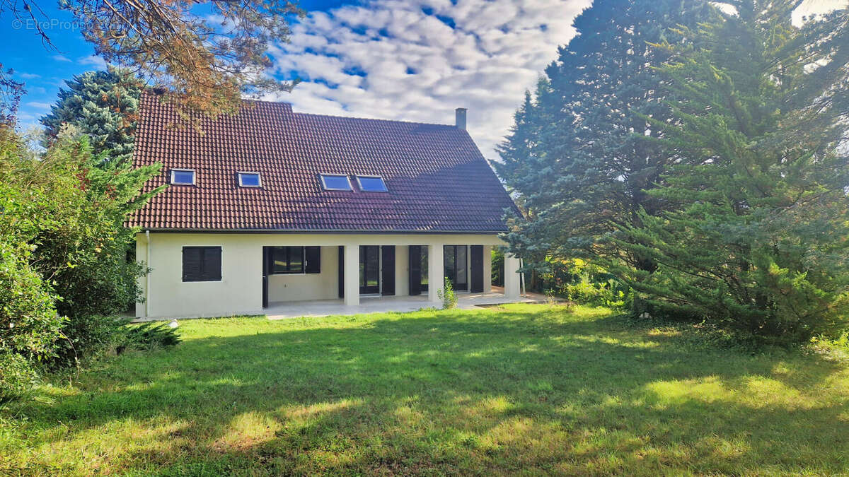 Maison à CHARBONNIERES-LES-BAINS