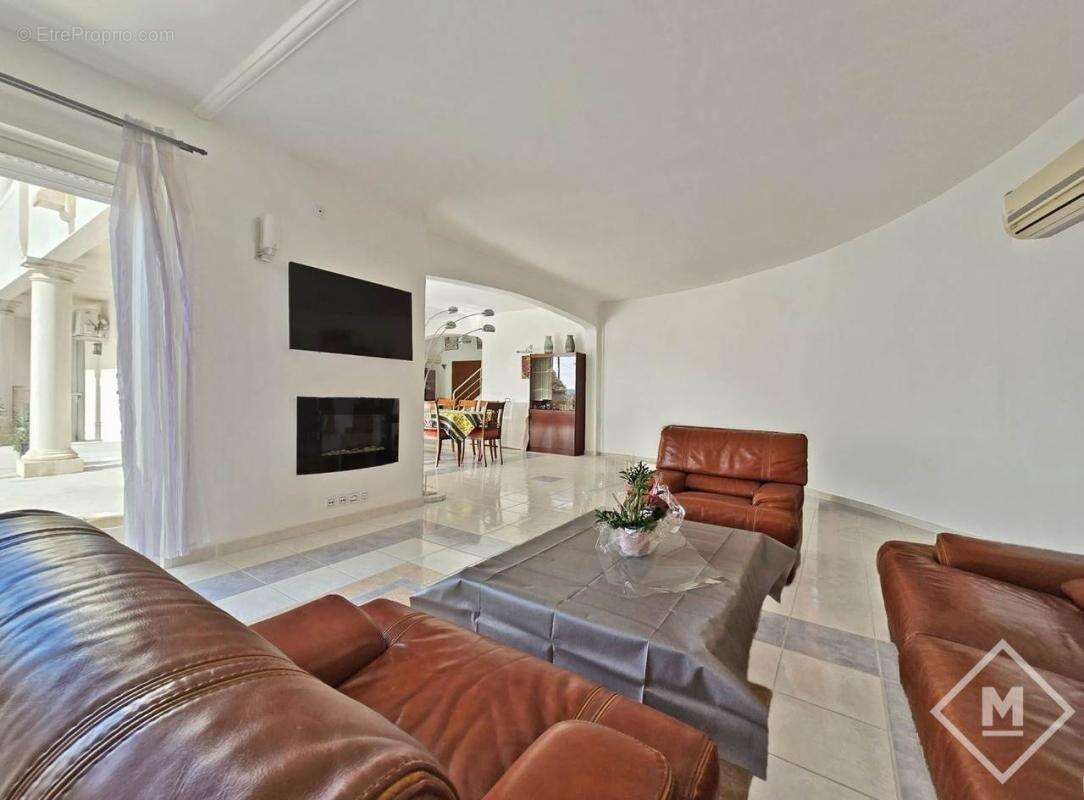 Superbe maison à vendre marseille 13012 - 350 m² avec 2000 m² de terrain - photo 4