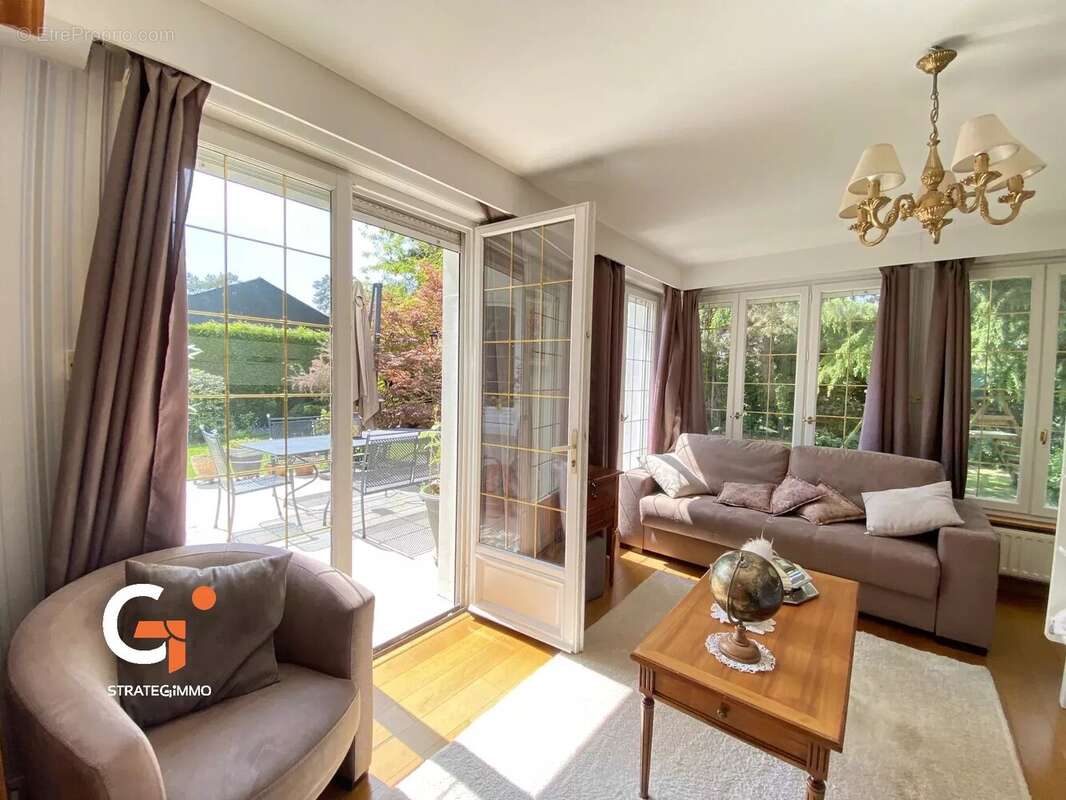 Maison à SAINT-ETIENNE-DU-ROUVRAY