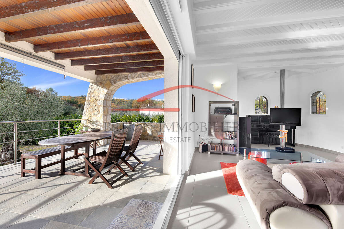 Maison à ROQUEFORT-LES-PINS