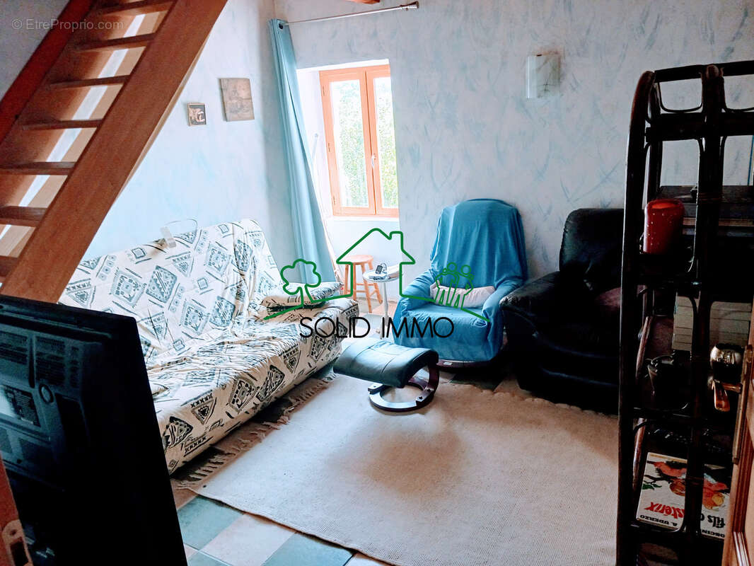 Maison à SAINT-ETIENNE-DE-FONTBELLON