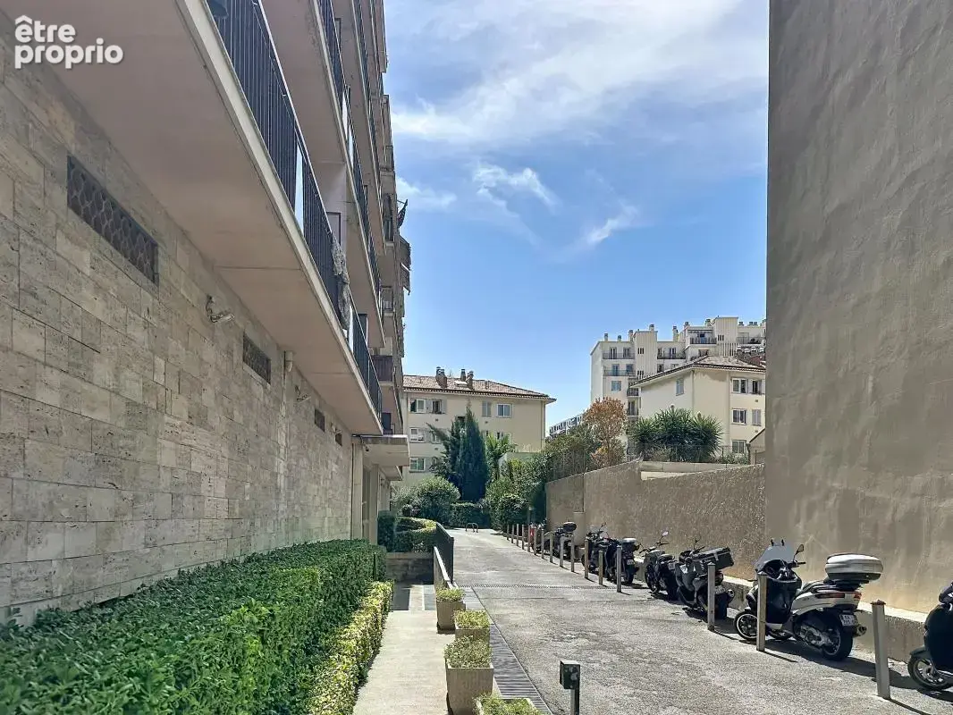 Grand F1 29m2 avec terrasse et garage - photo 13