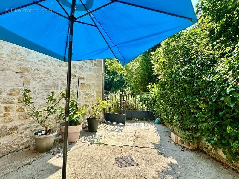 Authentique maison en pierre de plain-pied 106m2 avec 4 chambres et jardin - photo 3