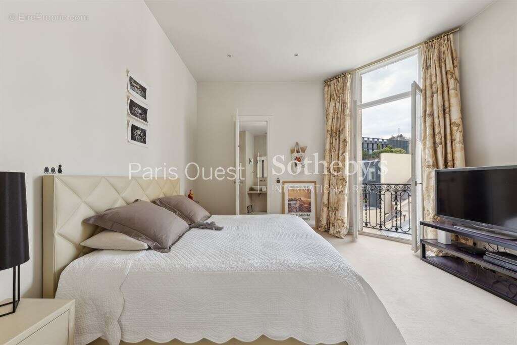Appartement à PARIS-8E
