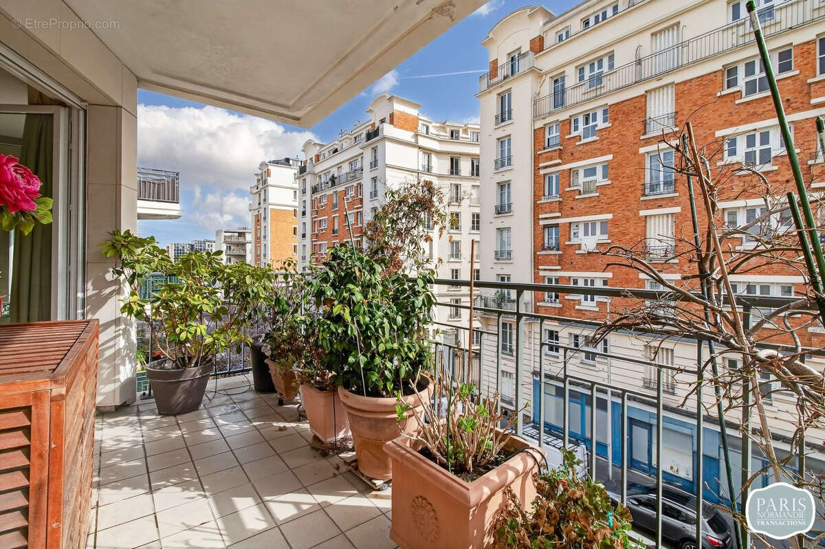 Appartement à LA GARENNE-COLOMBES