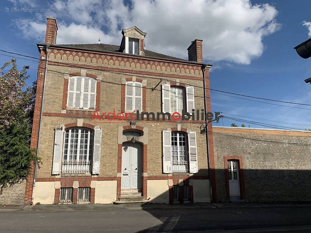 Maison à CHATEAU-PORCIEN