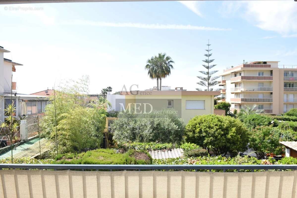 Appartement à SAINT-LAURENT-DU-VAR