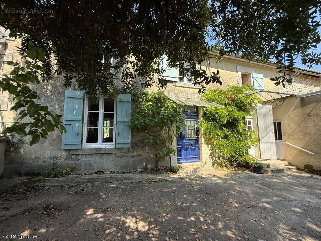 Maison à RUFFEC