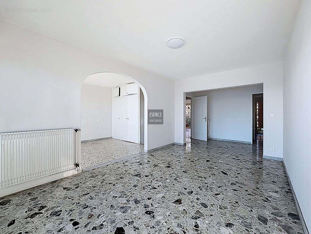 Appartement à ROQUEBRUNE-CAP-MARTIN