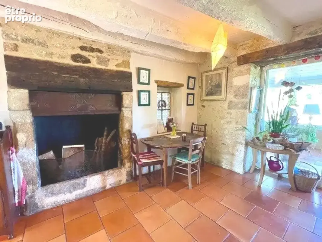 Charmante maison en pierre de 4 chambres avec grange et terrain - photo 4