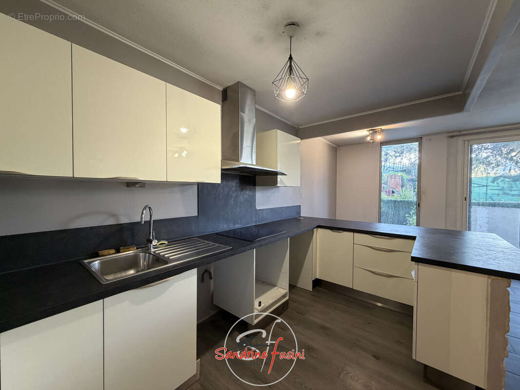 Appartement à CARROS