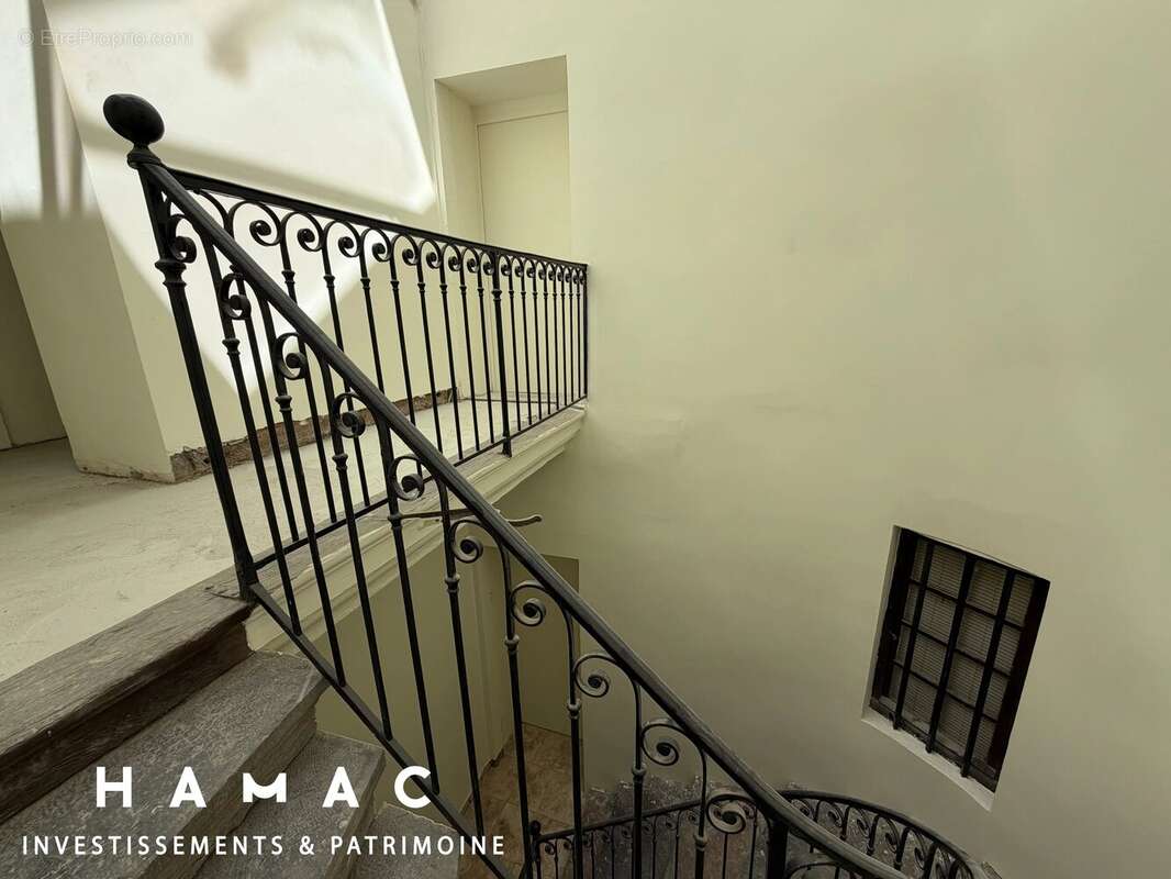 Appartement à GREZIEU-LA-VARENNE