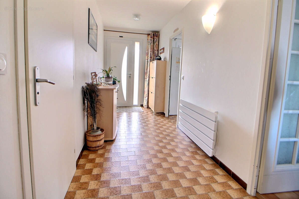 Maison à OUCHES