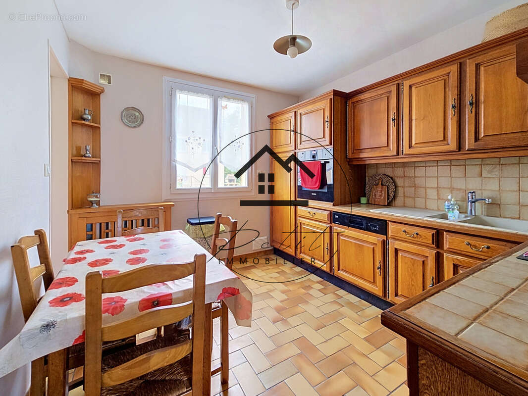 Maison familiale de 107 m2 avec 4 chambres et sous-sol total - photo 4