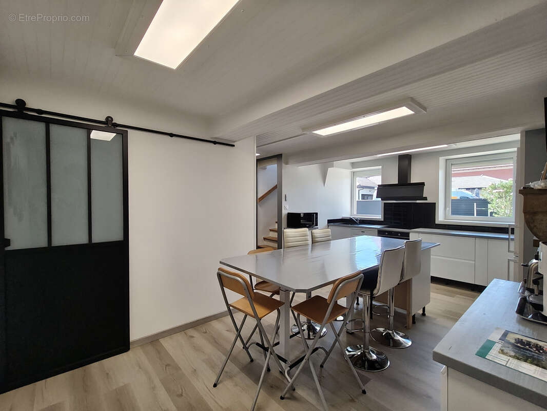 Coup de cœur à Saint-Romain-de-Jalionas   Maison avec fort potentiel - photo 4