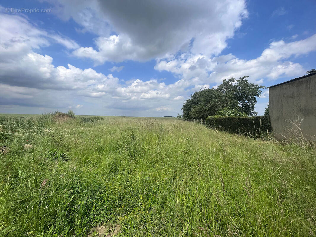 Terrain à LAON
