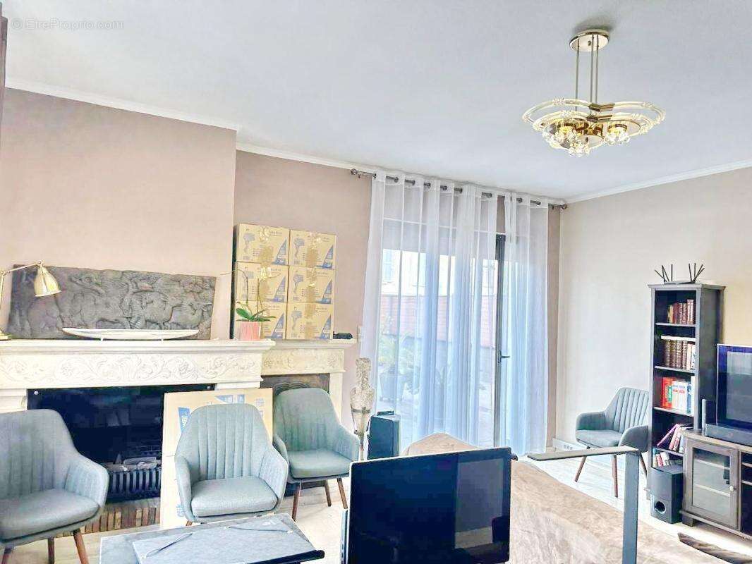 À Vendre appartement Bourgeois 4 pièces de 146 m² avec terrasses, CANNES centre (Limite Banane) - photo 3