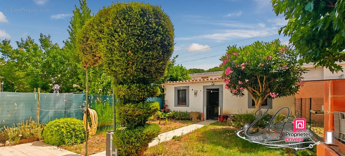 Maison rénovée 3 chambres avec jardin clos et deux places de parking - photo 1