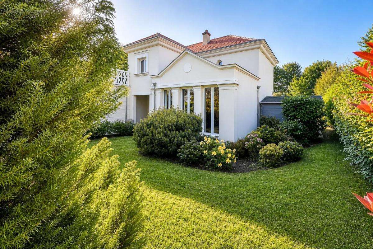 Maison à BAILLY-ROMAINVILLIERS