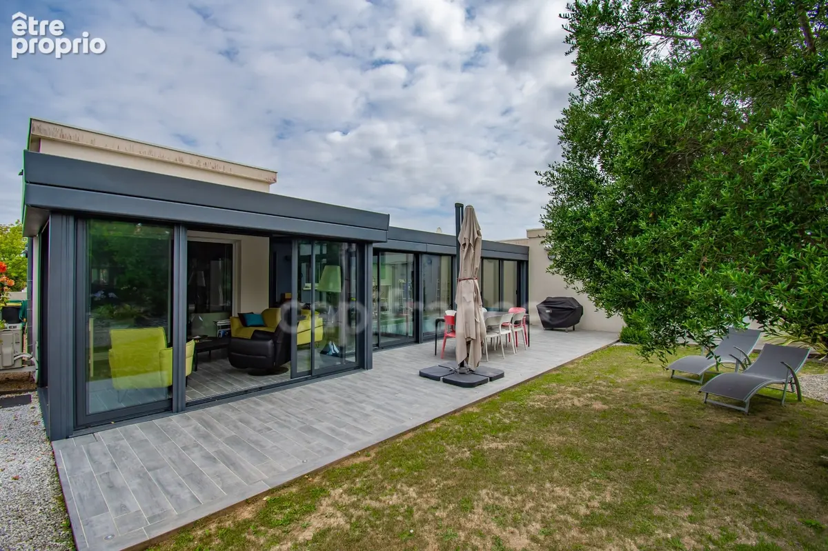 Saujon – maison contemporaine avec piscine interieure - photo 12