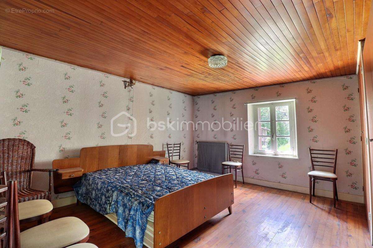 Maison à CELLES-SUR-DUROLLE