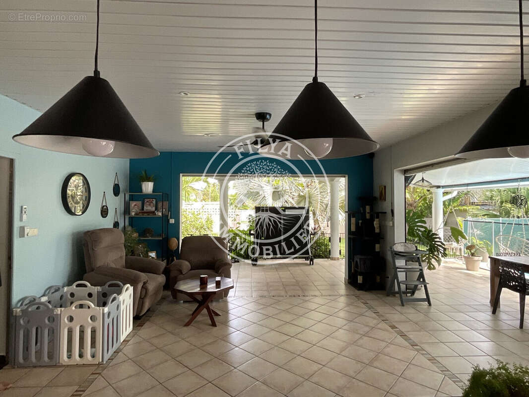 Maison à REMIRE-MONTJOLY