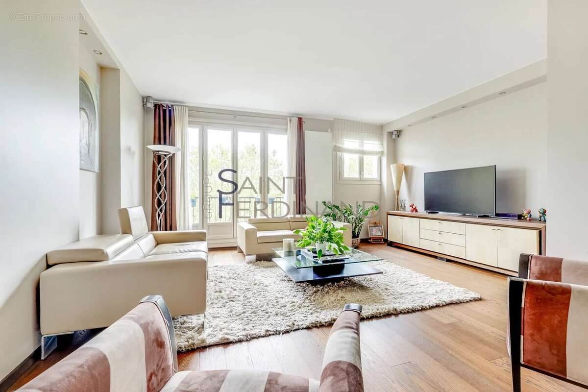 Appartement à NEUILLY-SUR-SEINE