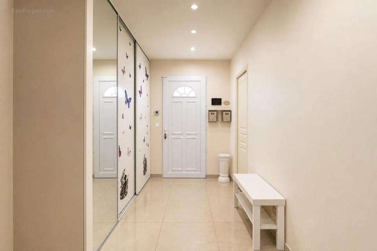 Maison 7 pièces de 197 m2 avec jardin en vente à Courtry - Idéal pour familles - photo 9