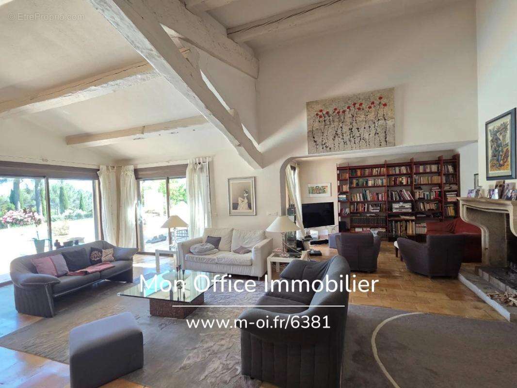 Référence : 6381-NGU. - Maison 12 pièces 376 m2 - photo 17