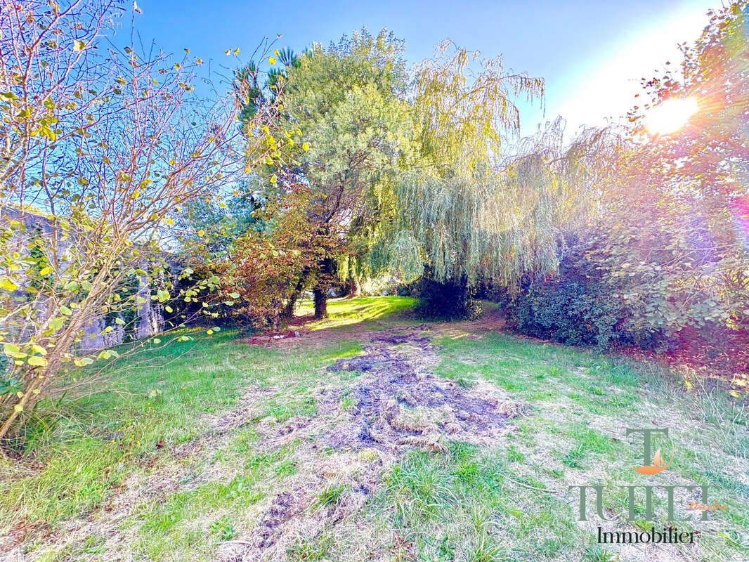 Terrain à LES MATHES