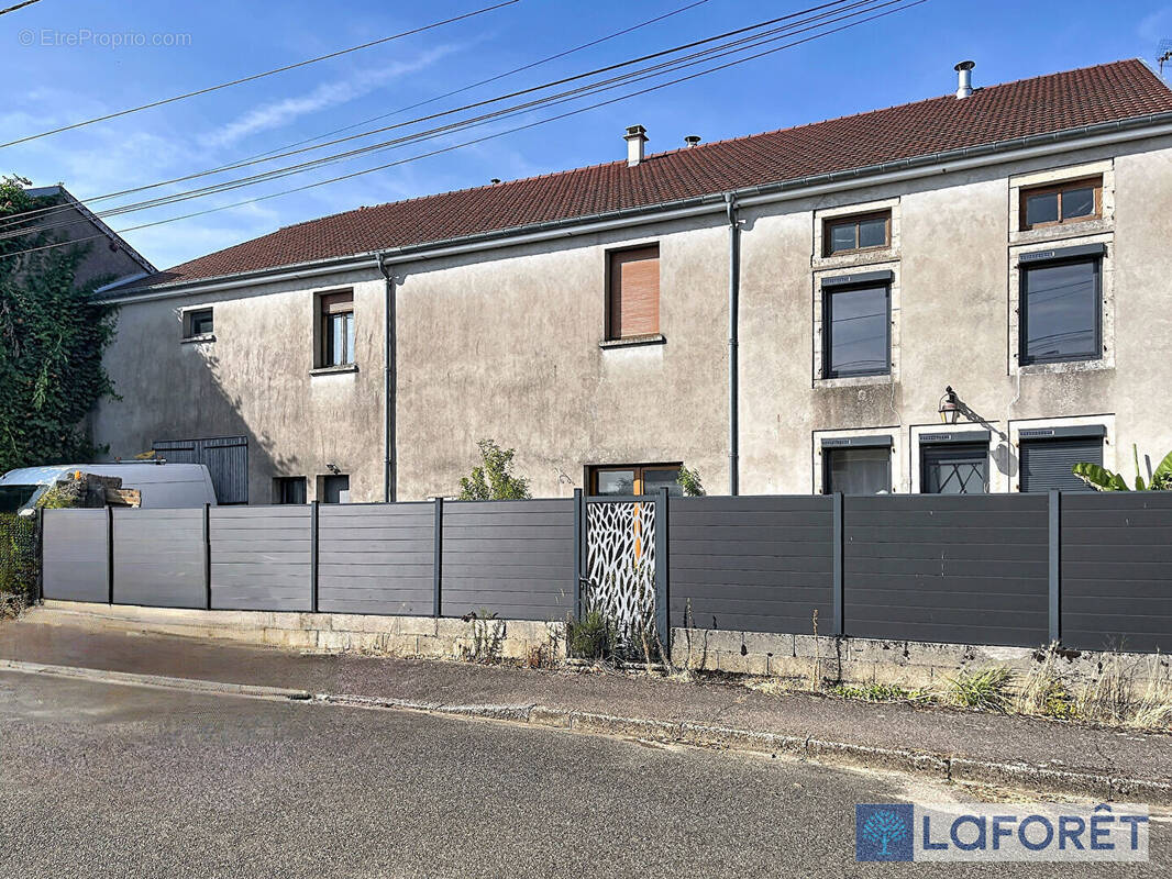 Maison à IS-EN-BASSIGNY
