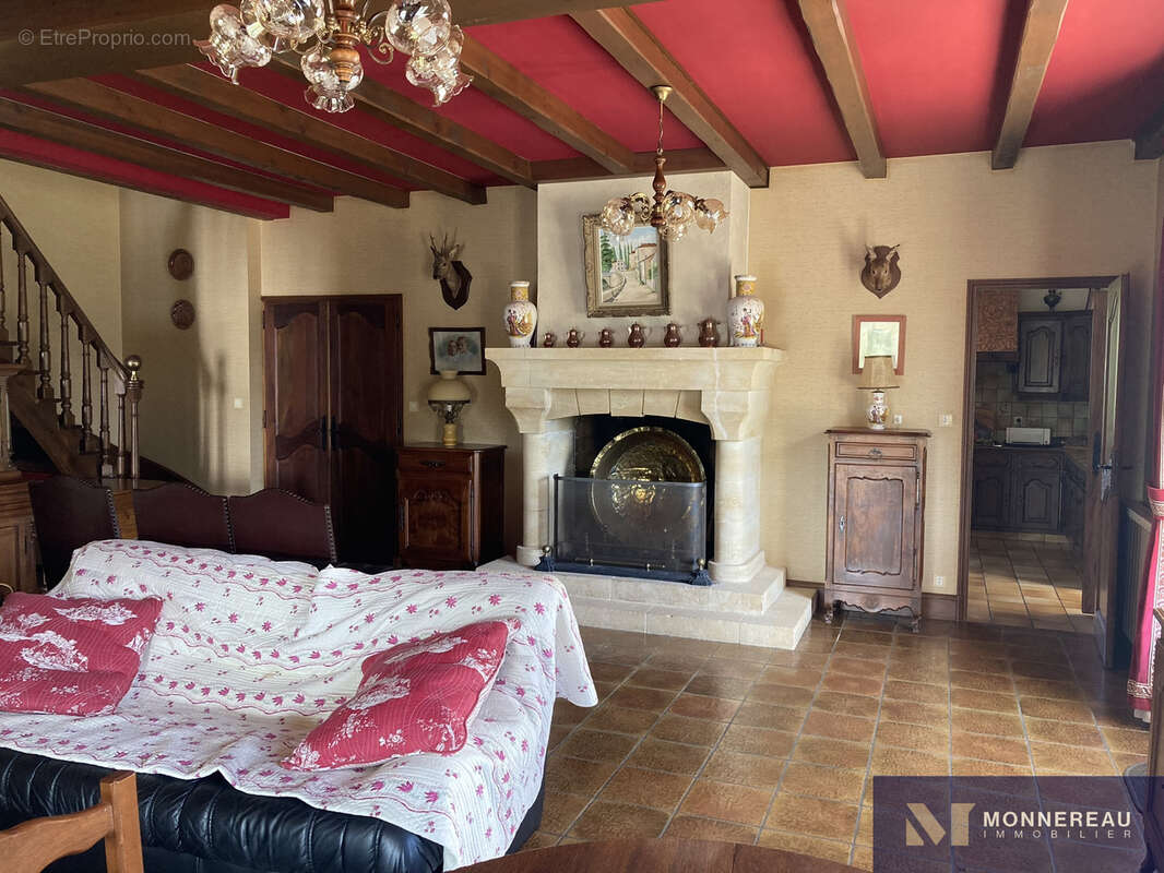 Maison à ROULLET-SAINT-ESTEPHE