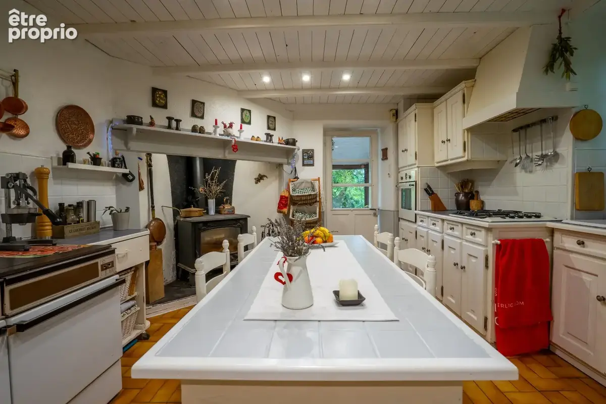 Propriété équestre de caractère avec 5 hectares, piscine couverte et dépendances - photo 13