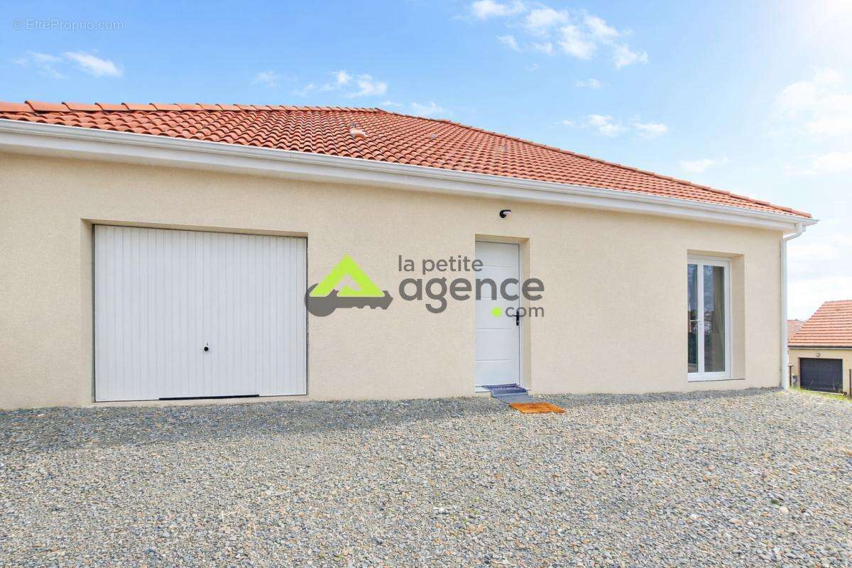 Maison à SAINTE-FEYRE