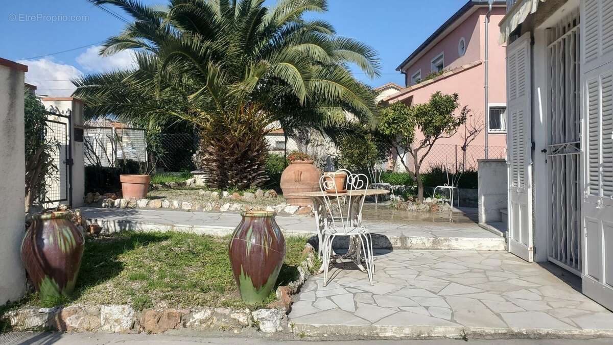 Maison à VILLENEUVE-LOUBET
