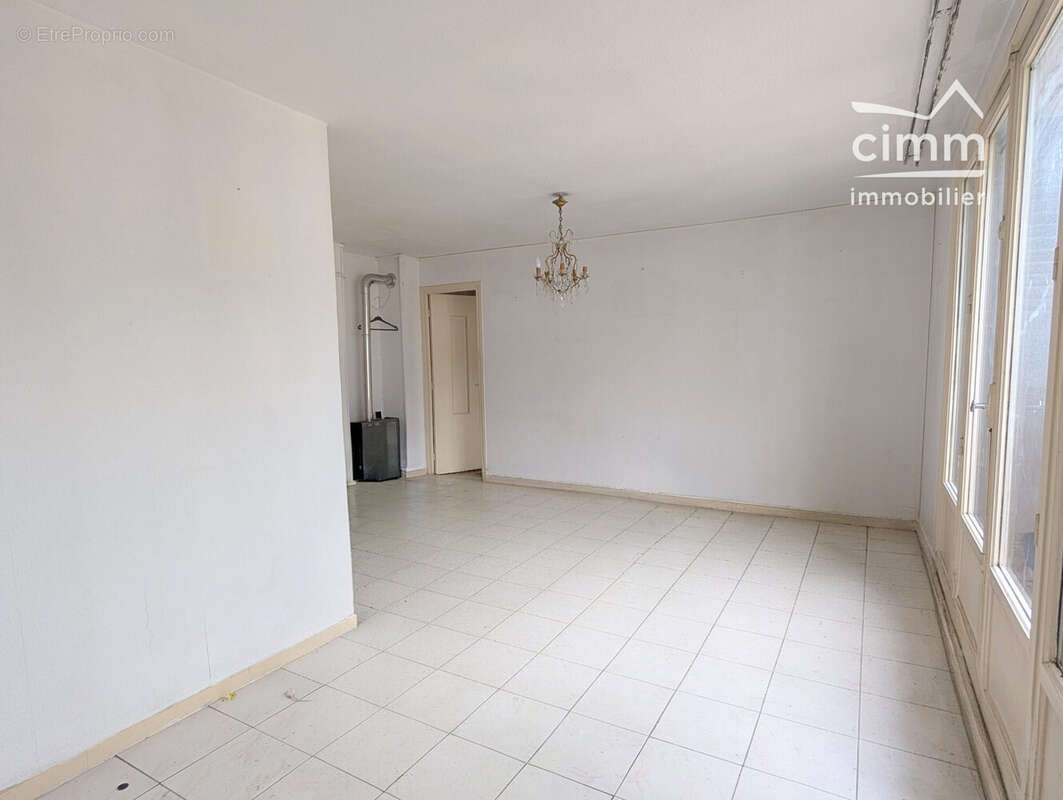 Appartement 62 m² à Fontaine  - photo 4