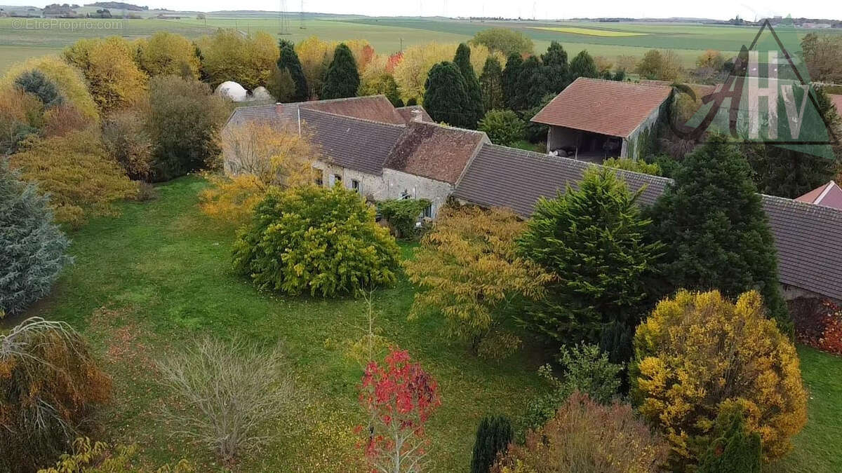 Maison à CHALAUTRE-LA-GRANDE