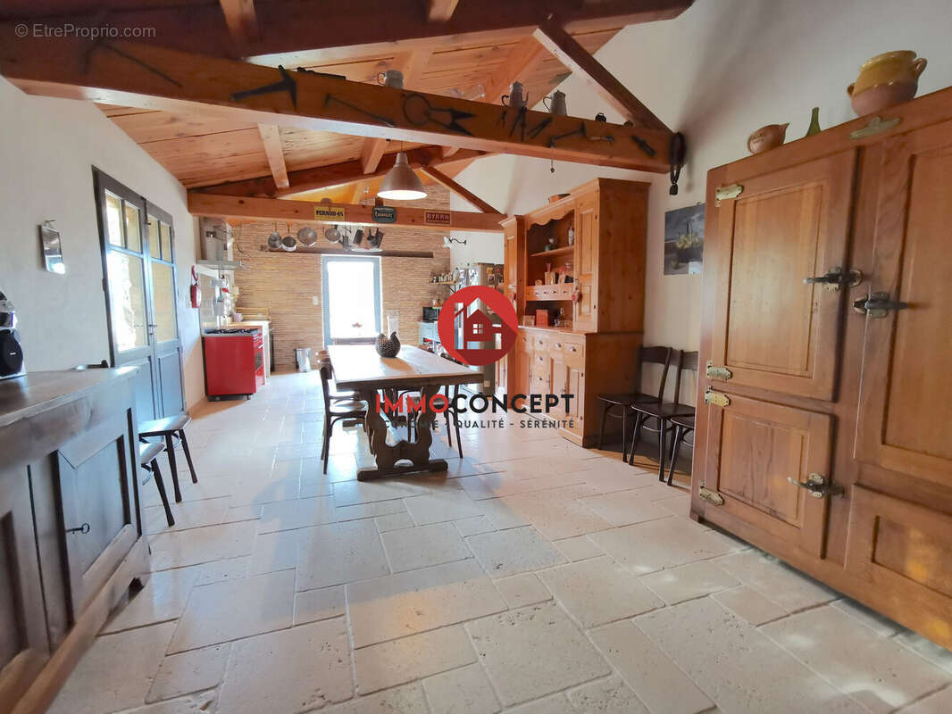 Maison à SAINT-VICTOR-LA-COSTE