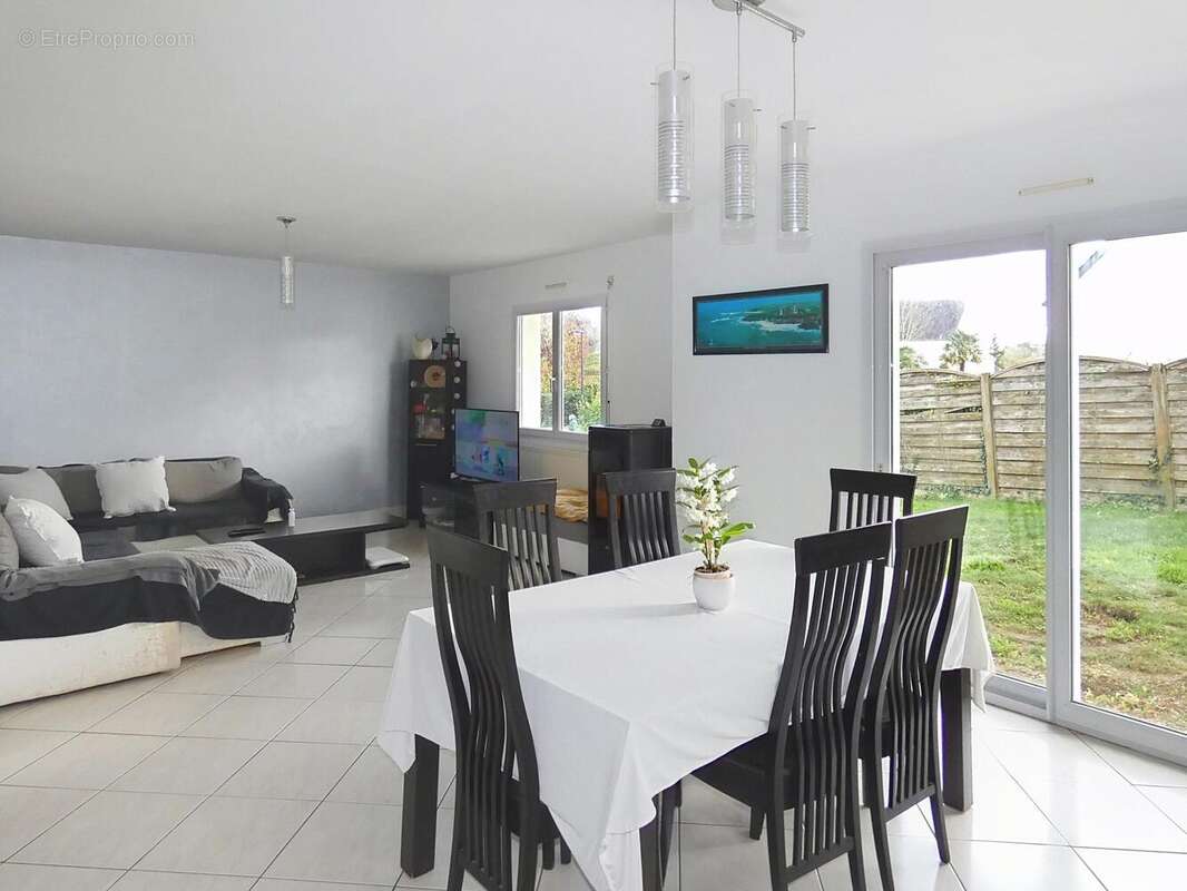 Photo 2 - Maison à LANDIVISIAU