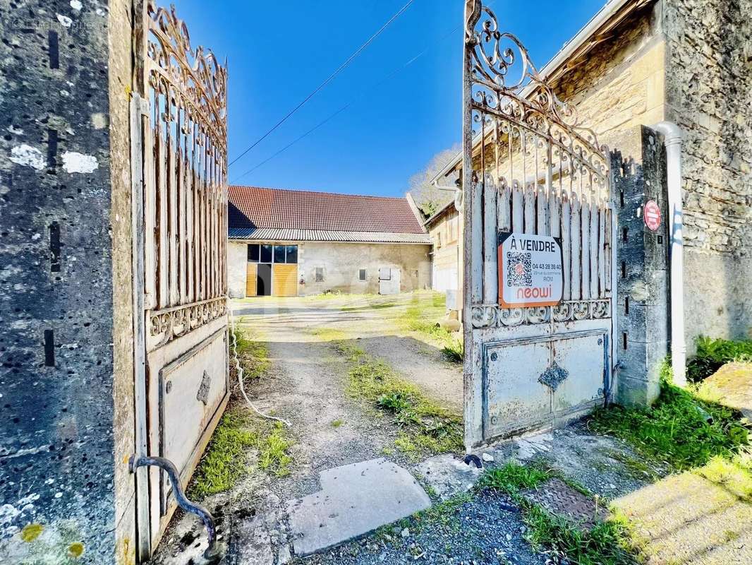 Maison à AIGUEPERSE