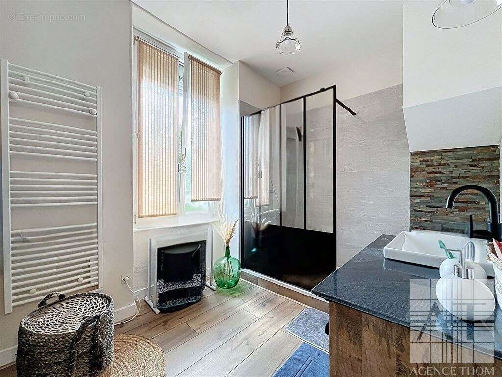 Maison à AMBRIERES-LES-VALLEES